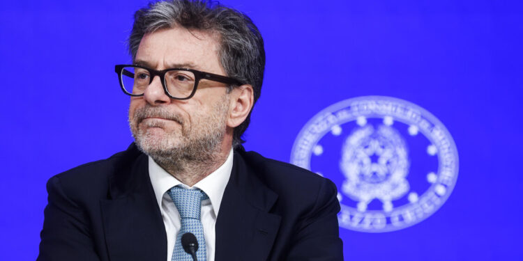 Altolà Ue sull’uscita Patto. Giorgetti, ‘scostamento nell’interesse del Paese’