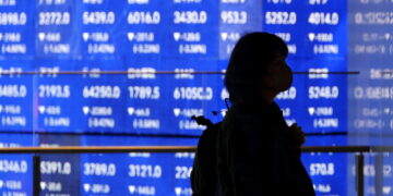 Borsa di Tokyo: record indice Nikkei, prima volta sopra quota 60.000