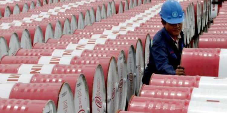 Il petrolio chiude in rialzo a New York un soffio sotto i 100 dollari