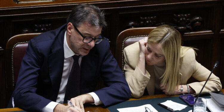 L’Italia resta nella procedura Ue. La rabbia di Meloni
