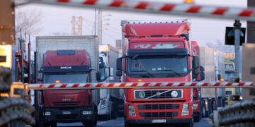 Camion fermi con lo sciopero degli autotrasportatori, c’è davvero un’emergenza carburante?