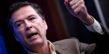 Ex direttore Fbi Comey accusato di aver minacciato la vita di Trump