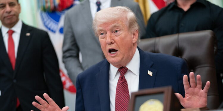 Trump, nave iraniana sotto la custodia Usa, ha cercato di superare il blocco