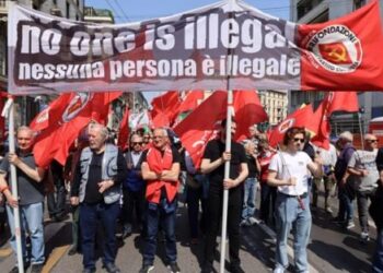 Raduno Patrioti Europei, a Milano tensioni tra antagonisti e forze dell’ordine