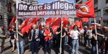 Raduno Patrioti Europei, a Milano tensioni tra antagonisti e forze dell’ordine