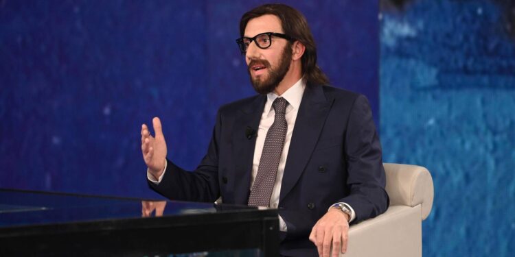Delfin. Da assemblea via libera per passaggio quote a Leonardo Maria Del Vecchio