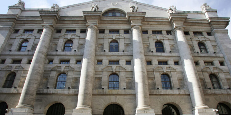 Borsa: Milano debole con l’Europa in attesa di novità dal Golfo. Crolla Campari