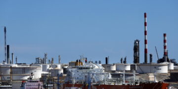Il petrolio chiude in rialzo a New York a 101,27 dollari