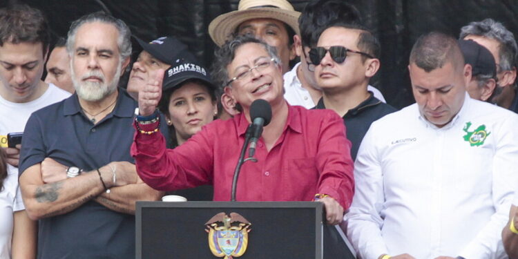 Colombia, il presidente Petro conferma raid contro l’Eln con l’ok del Venezuela