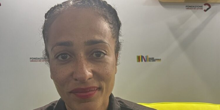 Zadie Smith, ‘ci vuole enorme empatia verso i giovani che crescono senza futuro’