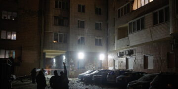 Attacco russo con missili e droni su Kiev