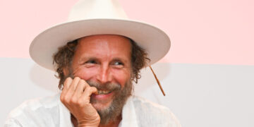 Jovanotti alla Fondazione Foqus, “La poesia è una forma d’arte simile alla musica”