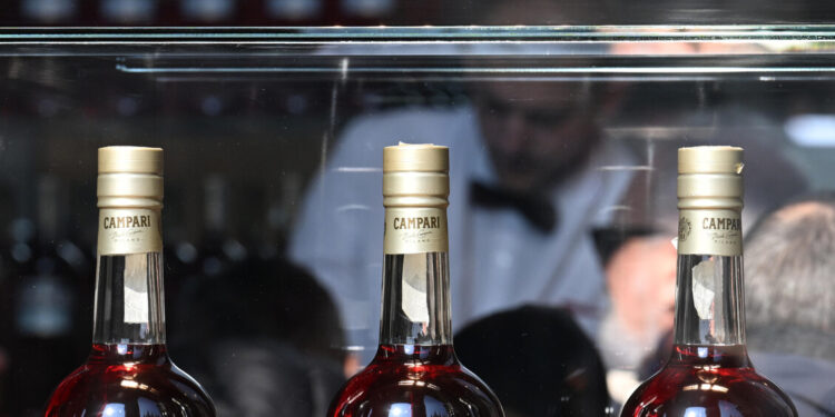 Campari crolla in Borsa, chiude in calo del 14% dopo i conti