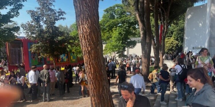 Visitatori boom all’apertura al pubblico della Biennale arte, al via Leoni dei Visitatori