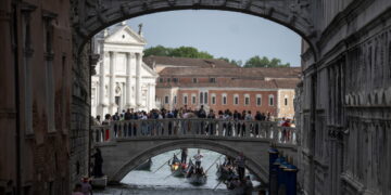 Boom di visitatori alla Biennale Arte, in 10mila nel primo giorno d’apertura