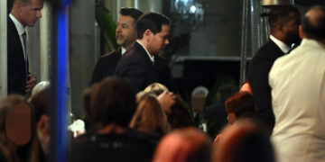 Per Rubio e la moglie cena nel cuore di Roma tra sicurezza e curiosi FOTO