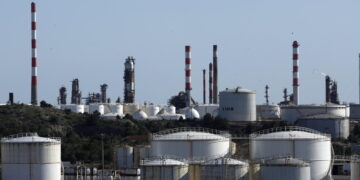 Il petrolio chiude a New York in brusca frenata, a -6,96%