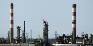 Il petrolio chiude in rialzo a New York a 106,42 dollari