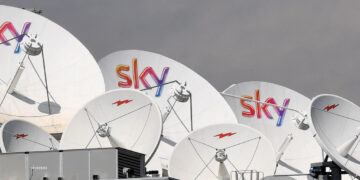 Sky chiede i danni a Tim e Dazn per il ‘cartello’ sul calcio