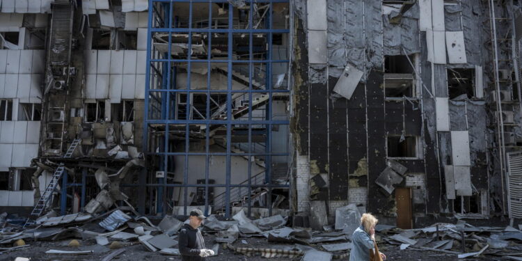 Sale a 21 il bilancio dei morti a Kiev nei raid russi