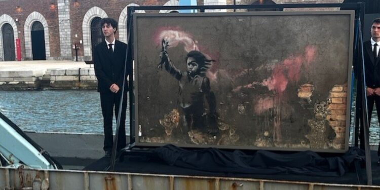Torna visibile ‘The Migrant Child’, l’opera di Banksy sui diritti dei minori