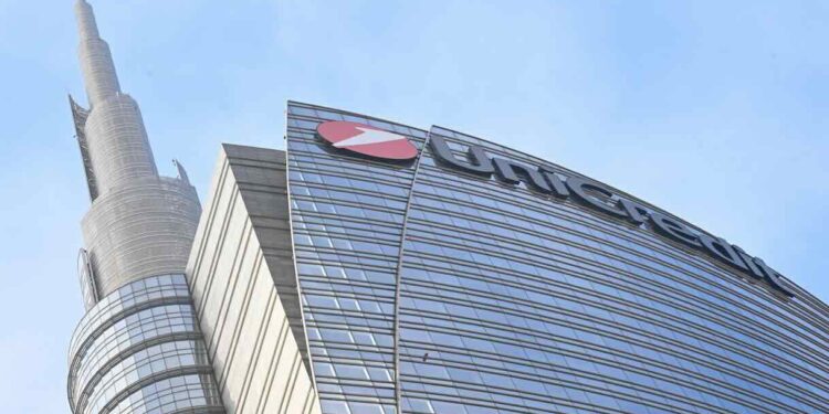 Unicredit accelera nel primo trimestre: utili record e guidance 2026 al rialzo