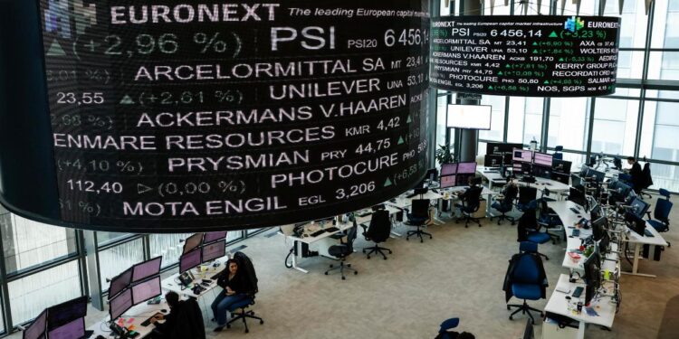 Spread Btp-Bund in calo a 74 punti base, rendimenti dei titoli italiani al 3,71%