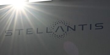 BYD, offensiva in Europa: trattative con Stellantis