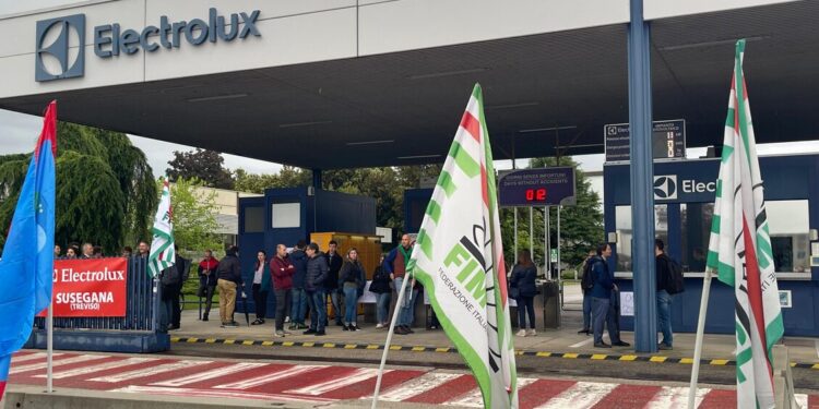Electrolux: sindacati, il 25 maggio sciopero di gruppo con presidio al Ministero