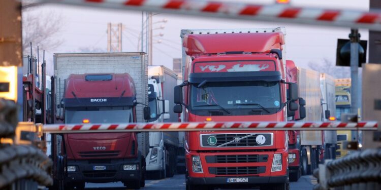 Carburanti, niente aiuti agli autotrasportatori: il settore in sciopero dal 25 maggio