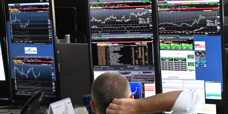 Lo spread tra Btp e Bund chiude a 85 punti