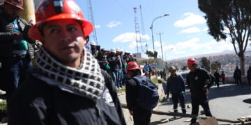 Bolivia, scontri a La Paz: i minatori chiedono le dimissioni del presidente Paz