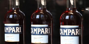 Campari, trimestrale debole nel 2026 e ricavi sotto le attese: il titolo affonda a -13%