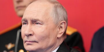 Putin, ‘pronti a negoziare con la Ue, preferirei Schroeder’