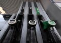 Mimit, benzina a 1,930 euro al litro, gasolio scende a 2,009 euro