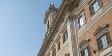 Via libera della Camera al primo decreto carburanti, è legge