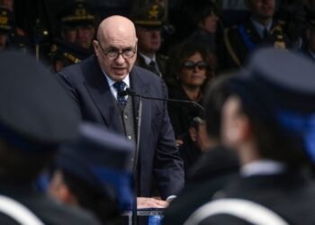Spesa militare, quanto costa all’Italia: a rischio fondi per sanità, scuola e famiglie