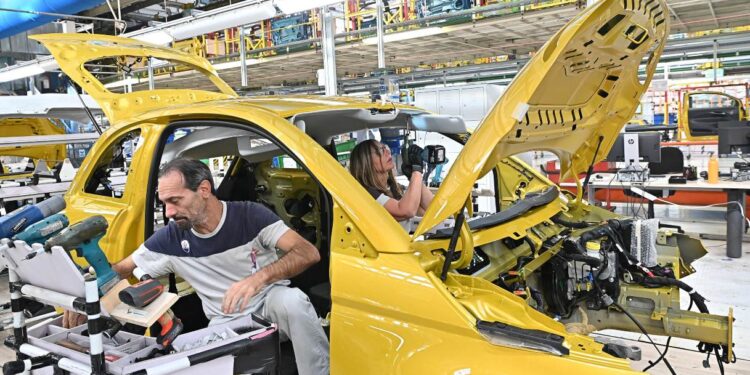 Stellantis ha chiesto la cassa integrazione per 1.074 operai di Mirafiori