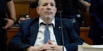 Harvey Weinstein condannato a 15 anni di carcere per violenza sessuale