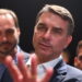 Brasile, Flávio Bolsonaro attacca Moraes dopo il mandato d’arresto per il fratello