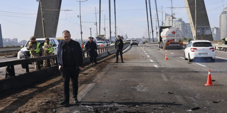 Doppio attacco russo su Kharkiv con missili Banderol, un morto