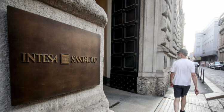 Intesa aumenta di 0,25 euro il corrispettivo cash dell’Opas su Mps