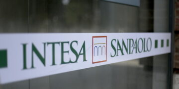La lente del mercato sull’affondo di Intesa Sanpaolo su Mps