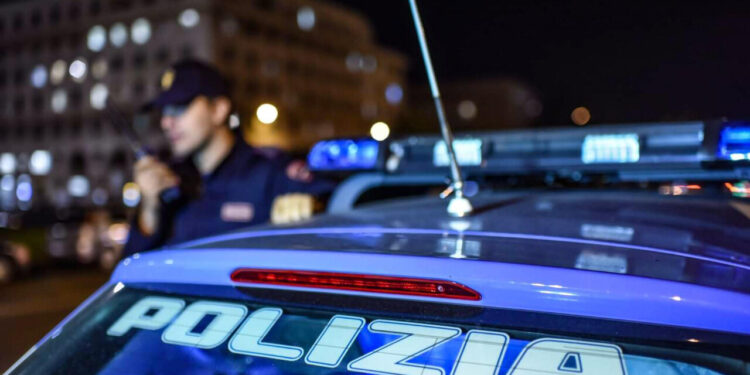 Bloccato dopo inseguimento, ha malore e muore in uffici della polizia