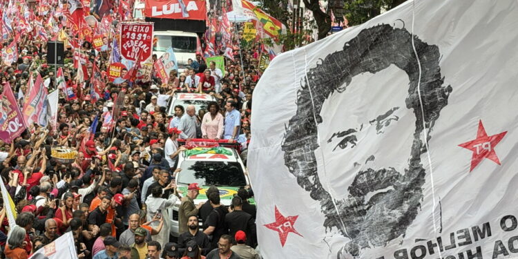 Brasile, Lula e Flávio Bolsonaro agli ultimi appelli prima del voto