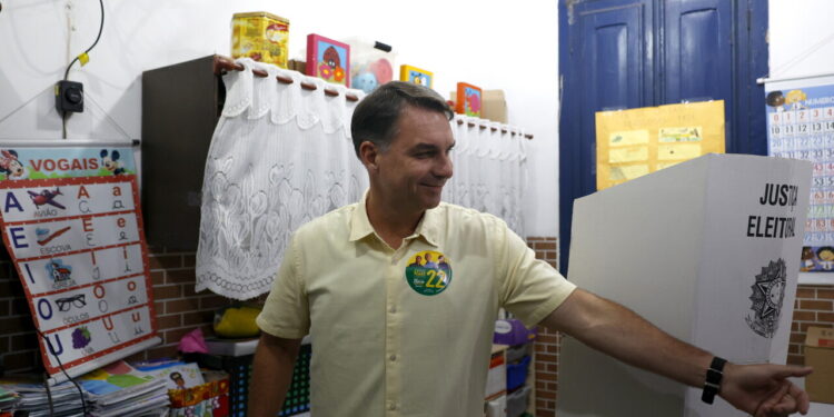 A circa 40% dello scrutinio Bolsonaro avanti su Lula, favorito al ballottaggio
