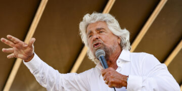 Grillo affonda sul M5s: ‘Si ispirava a San Francesco, ora sfrutta il poltronificio’