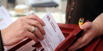 Exit poll Lettonia, ‘partito del premier Kulbergs in testa col 35,6% dei consensi’