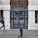 Borse, bond ed euro a picco, Fmi lancia l’allarme sul debito