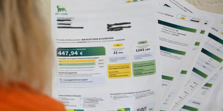 Eni mette il tetto anche alle bollette, Enel e A2A rispondono: tutte le offerte per risparmiare 200 euro